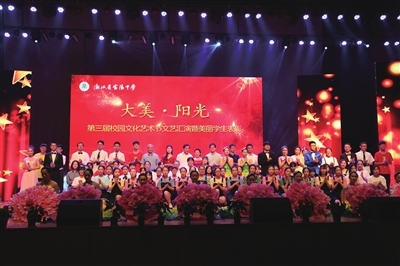 富陽中學(xué)舉辦第三屆“紅五月”藝術(shù)節(jié)匯演，青春華彩獻禮建黨百年